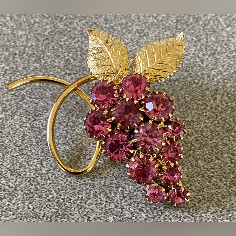 Lilac Flower or Bunch of Grapes Pin/Brooch
